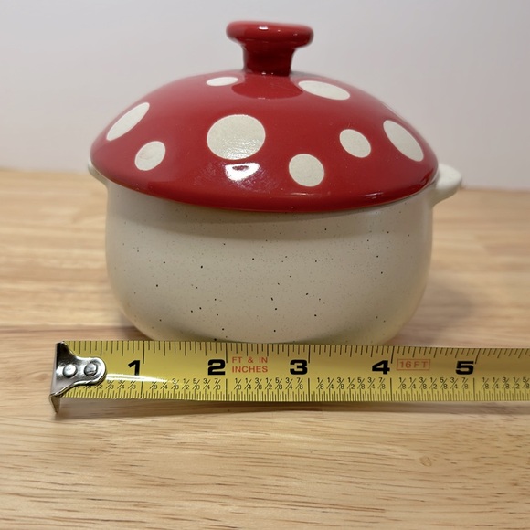 Red Spotted Mushroom bundle w/soup tureen & two adorable figurines like new. 🍄 - Picture 4 of 7
